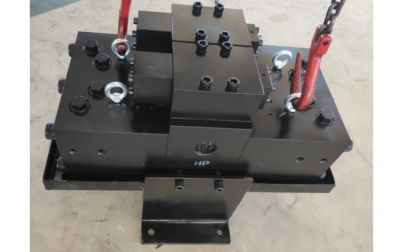 金剛石壓機雙聯(lián)往復增壓器80型